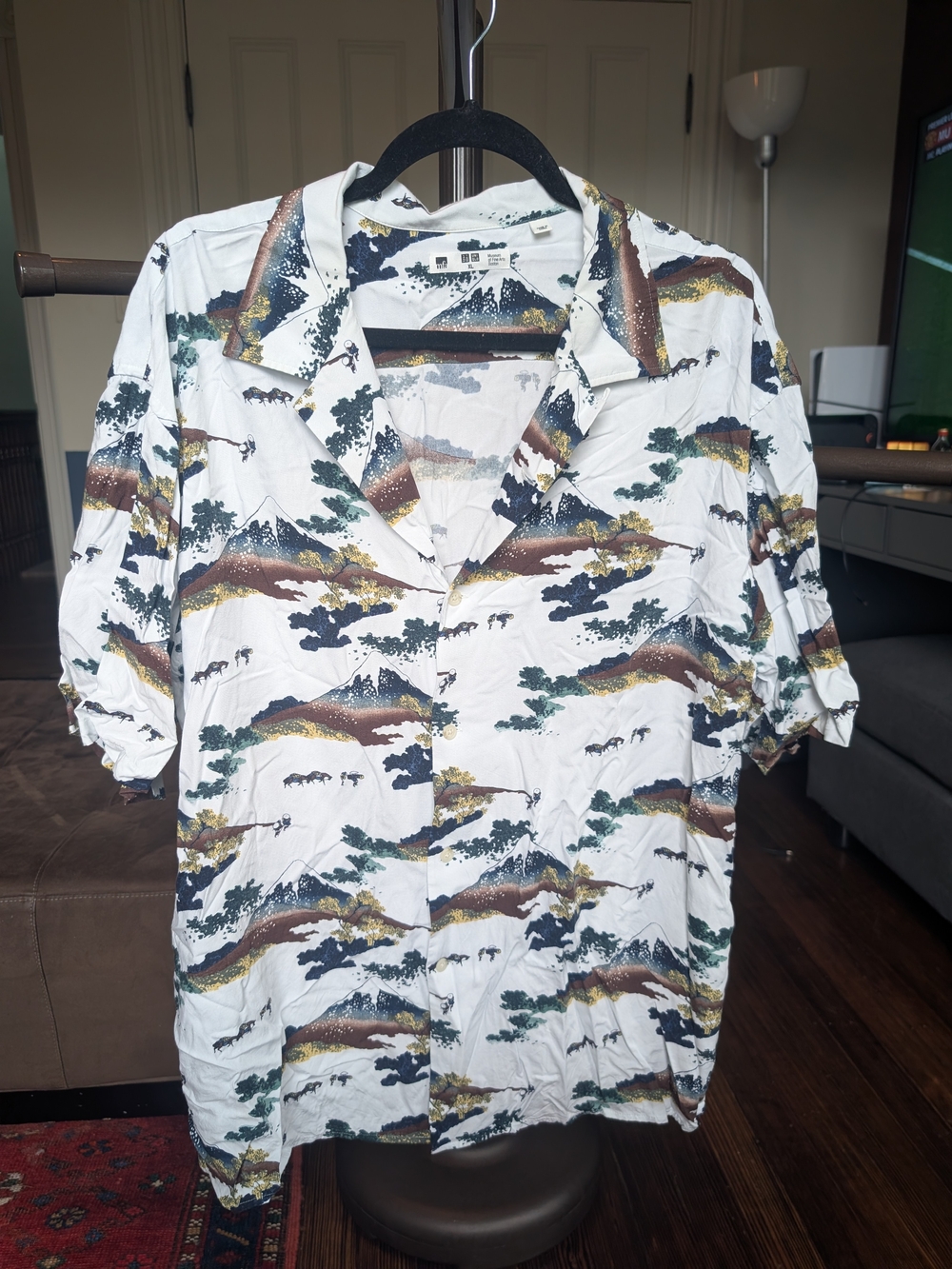 Uniqlo Men's White Patterned Short-Sleeve Button-Up Shirt - Japanese Art
